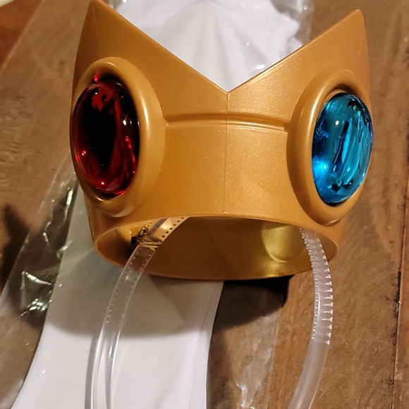 NWOT Princess Peach Gloves and Crown - Picture 3 of 3